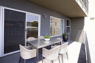 371 30th St, Unit 201 in Oakland, CA - Building Photo - Building Photo