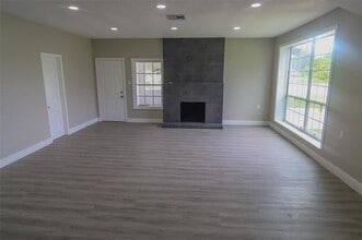 216 Betty Dr in Longview, TX - Foto de edificio - Building Photo