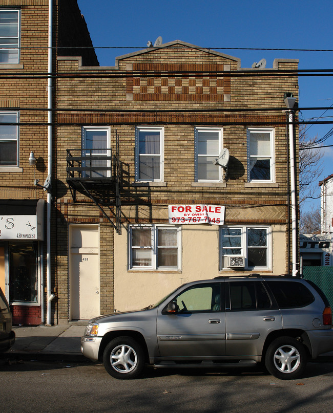 428 Monroe St in Passaic, NJ - Foto de edificio - Building Photo