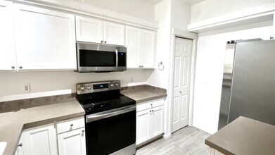 2009 196th St SE, Unit G 203 in Bothell, WA - Building Photo - Building Photo