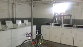 1360 Touhy Ave, Unit 207 in Chicago, IL - Building Photo