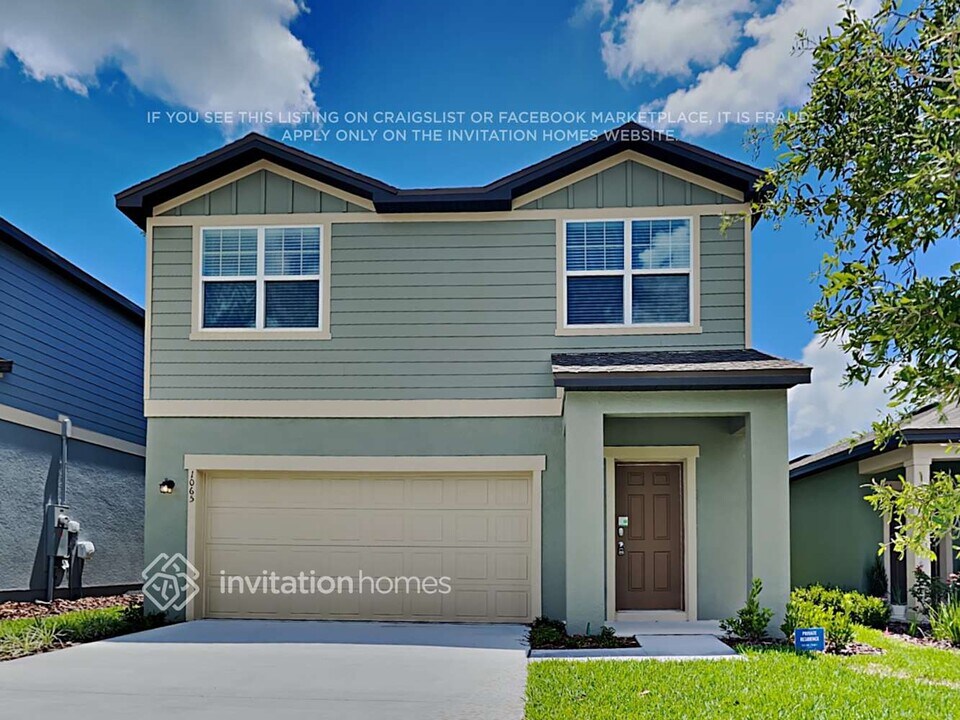 1065 Cades Cv Wy in DeLand, FL - Building Photo