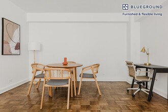 136 E 55th St in New York, NY - Building Photo - Building Photo