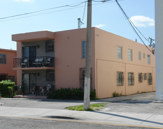 2000 SW 7th St in Miami, FL - Building Photo - Building Photo