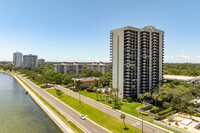 Atrium on the Bayshore in Tampa, FL - Foto de edificio - Building Photo