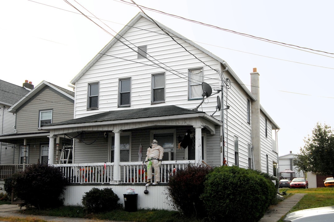 169-171 E Ridge St in Nanticoke, PA - Foto de edificio