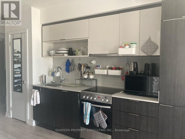 property at 159 Wellesley St E