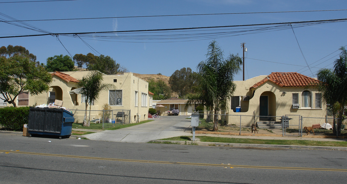 304 S Spring St in Lake Elsinore, CA - Building Photo