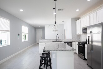 6126 Voyagers Pl in Apollo Beach, FL - Building Photo - Building Photo