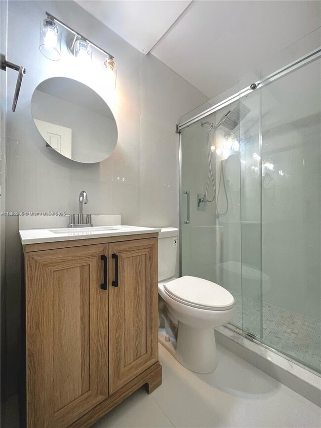 818 Meridian Ave in Miami Beach, FL - Building Photo - Building Photo