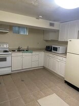 1242 Tynegrove Rd in Mississauga, ON - Building Photo