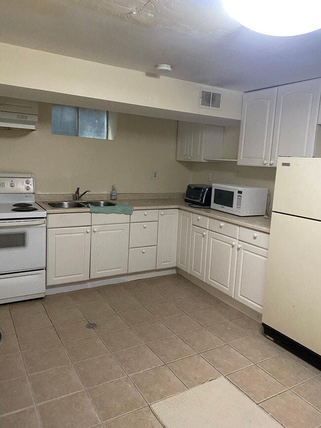 property at 1242 Tynegrove Rd