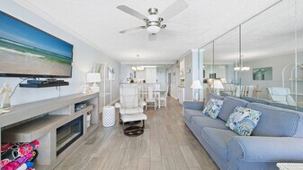 7205 Thomas Dr in Panama City Beach, FL - Building Photo
