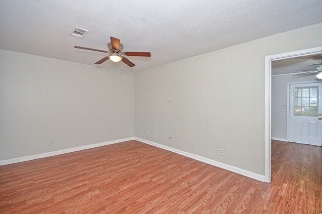 1138 Perry Hill Rd in Montgomery, AL - Building Photo - Building Photo