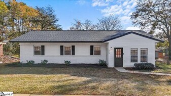 213 Fisher Ave in Spartanburg, SC - Building Photo