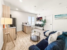 2400 E Huntingdon St in Philadelphia, PA - Building Photo