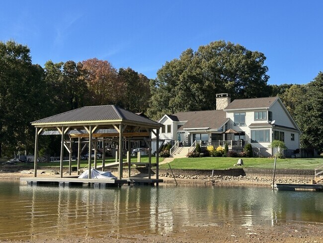 211 Castaway Trail in Mooresville, NC - Building Photo - Building Photo