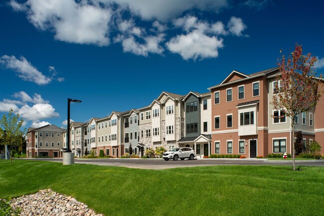 2 Rivers Run Dr in Niskayuna, NY - Foto de edificio - Building Photo