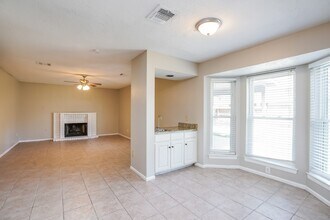 7834 Sunny Ridge Dr in Houston, TX - Building Photo - Building Photo