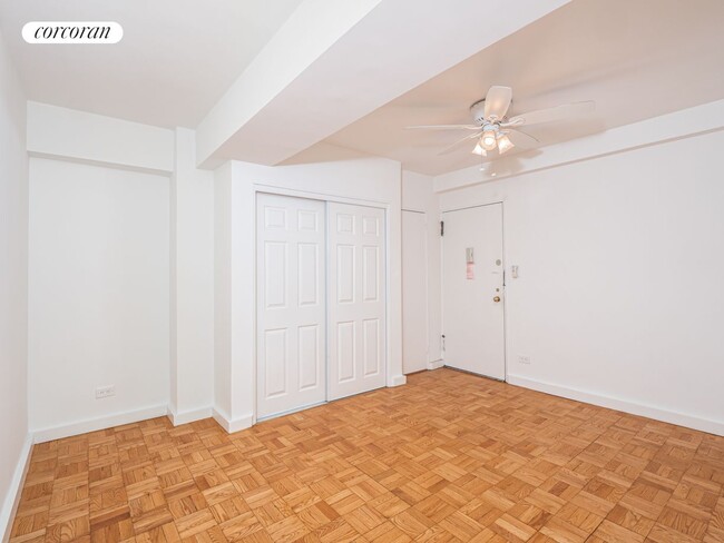 35 E 35th St in New York, NY - Building Photo - Building Photo