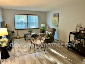 4126 Newcastle Dr in Sylvania, OH - Building Photo - Building Photo