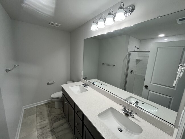 922 Lampton Ct in Jamestown, NC - Building Photo - Building Photo