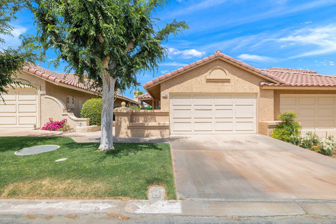 77784 Woodhaven Dr S in Palm Desert, CA - Foto de edificio