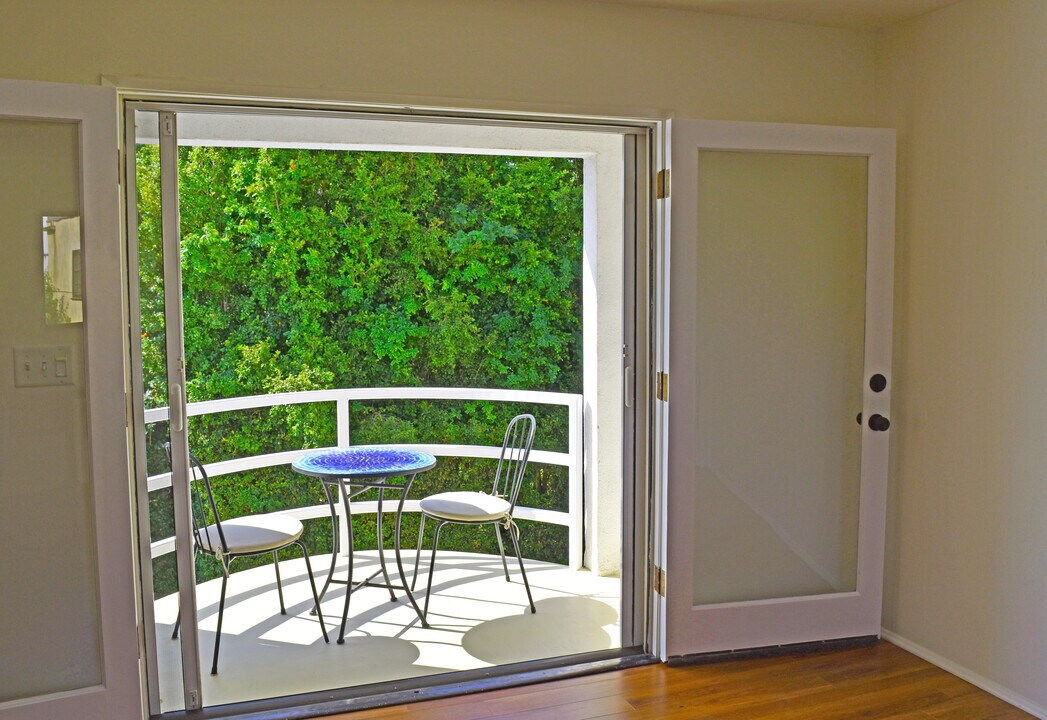 2330 Malcolm Ave, Unit #unique studio in Los Angeles, CA - Building Photo