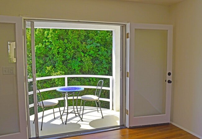 2330 Malcolm Ave, Unit #unique studio