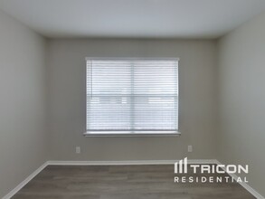 227 Rock Springs Dr in New Braunfels, TX - Foto de edificio - Building Photo