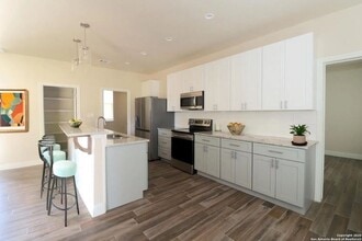 2503 golf in Spring Branch, TX - Foto de edificio - Building Photo