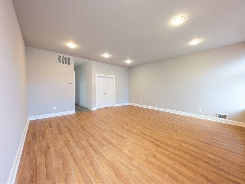 702 E Fort Ave in Baltimore, MD - Building Photo