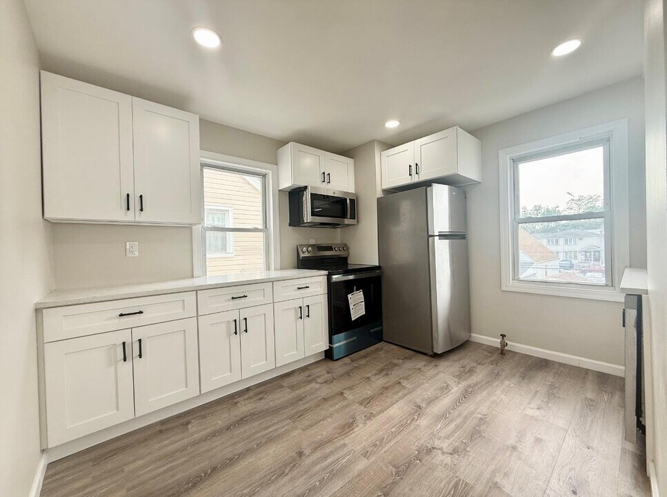 86-38 232nd St in Queens, NY - Building Photo