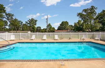 Village Square Apartment in Russellville, AR - Building Photo - Building Photo