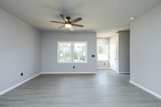 1006 Pocahontas Ave, Unit 1006 Unit 302 in Staunton, VA - Building Photo - Building Photo