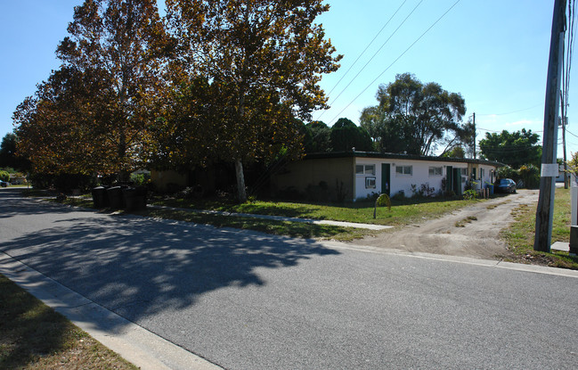 113 NE Madison Cir N in St. Petersburg, FL - Building Photo - Building Photo