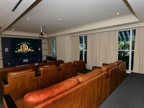 100 NE 6th St, Unit 203 in Boynton Beach, FL - Foto de edificio - Building Photo