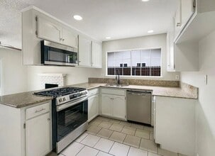 5921 Hillsdale Blvd in Sacramento, CA - Building Photo - Building Photo