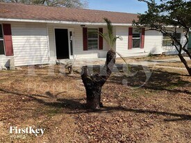 614 Huey St in Mascotte, FL - Building Photo