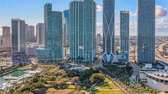 1040 Biscayne Blvd in Miami, FL - Building Photo