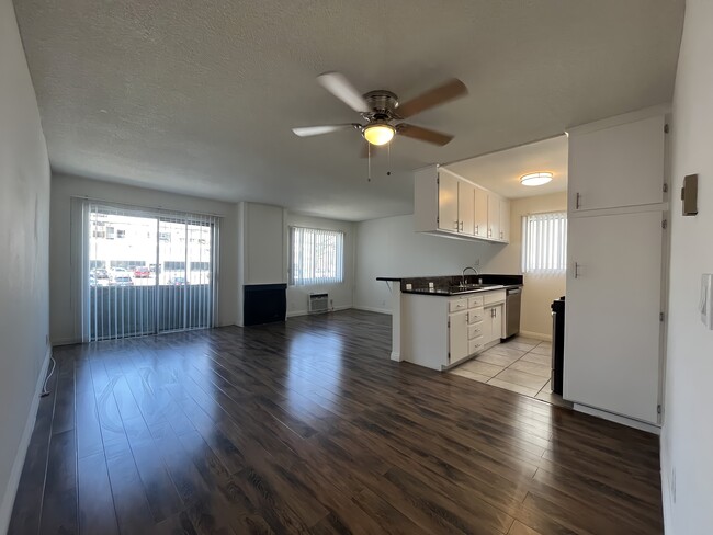 West Valley Terrace in Canoga Park, CA - Building Photo - Building Photo