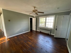 1600 W Front St in Burlington, NC - Building Photo - Building Photo