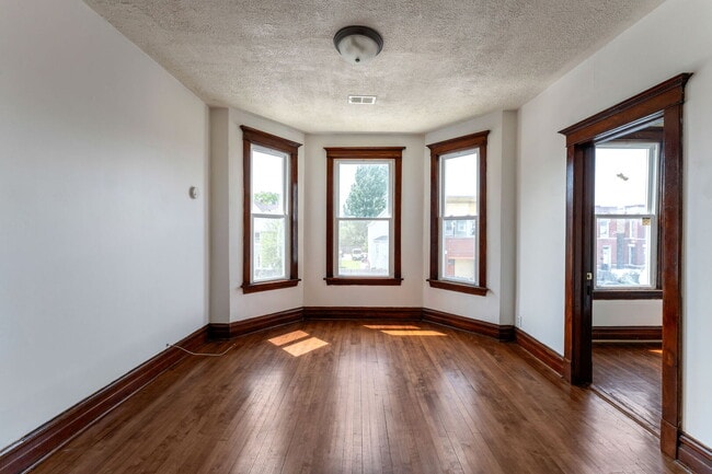 1921 N Pulaski Rd in Chicago, IL - Building Photo - Building Photo