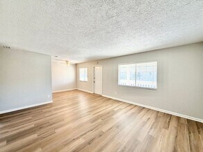 4603 Bayshore Dr in Naples, FL - Building Photo - Building Photo