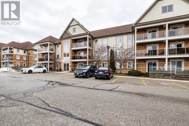 120 Aspen Springs Dr in Bowmanville, ON - Building Photo - Building Photo