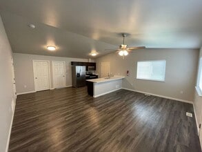 1571 N Tinitun Cir in Wasilla, AK - Building Photo - Building Photo