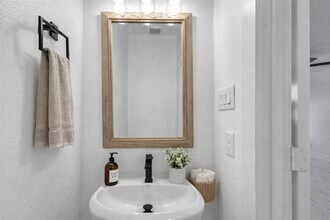 5912 Mayle St in Houston, TX - Building Photo - Building Photo