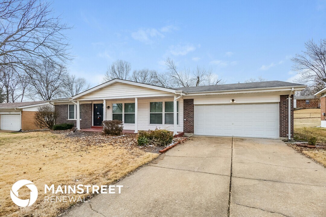 13905 Invicta Dr in Florissant, MO - Building Photo