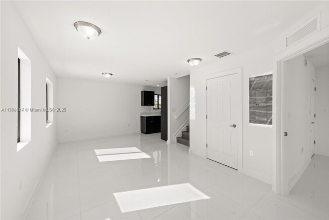 2243 NW 50th St in Miami, FL - Building Photo - Building Photo