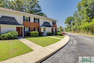 49 Knollwood Cir in Savannah, GA - Foto de edificio - Building Photo